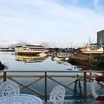 Nora's Waterfront * Svolvær