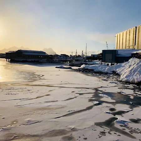 Nora's Waterfront Ferienhaus Svolvær