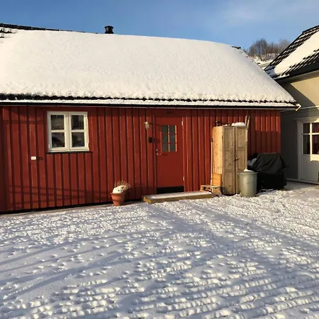 Nora's Waterfront Ferienhaus