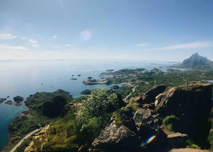 Nora's Waterfront Свольвер