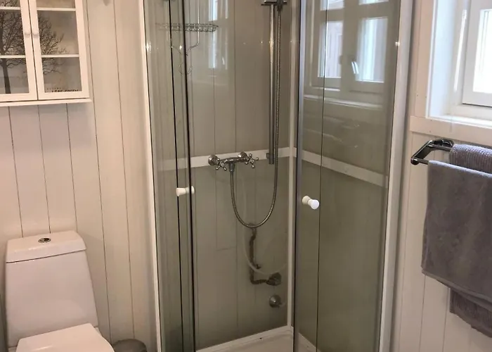 Nora's Waterfront Свольвер